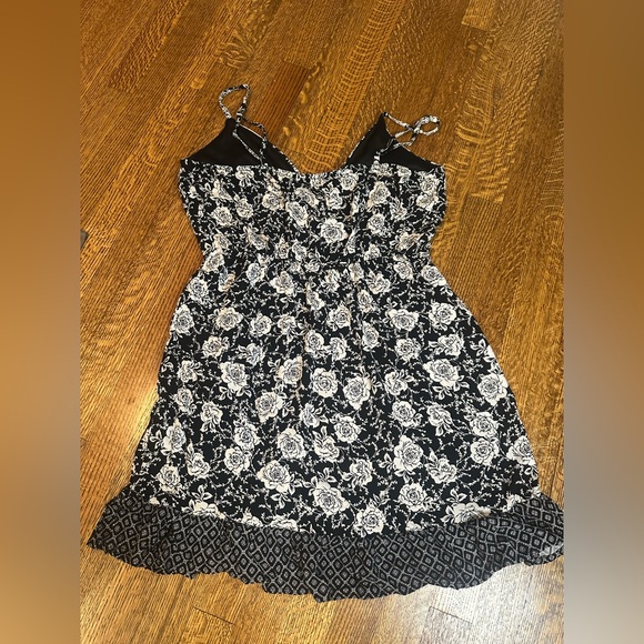 Sundress- NWT - Picture 2 of 7